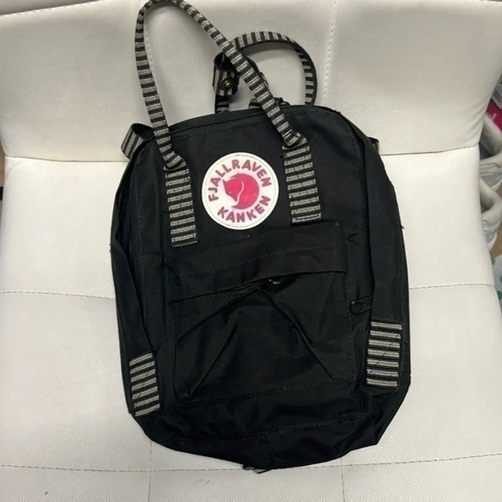 Black Mini Fjallraven Kånken Backpack